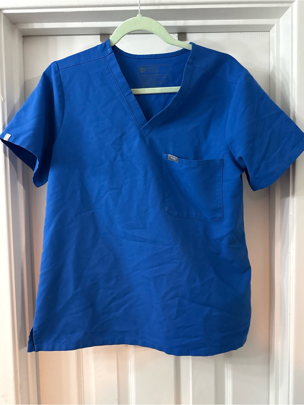 FIGS Catarina 1 pocket scrub top in Royal Blue